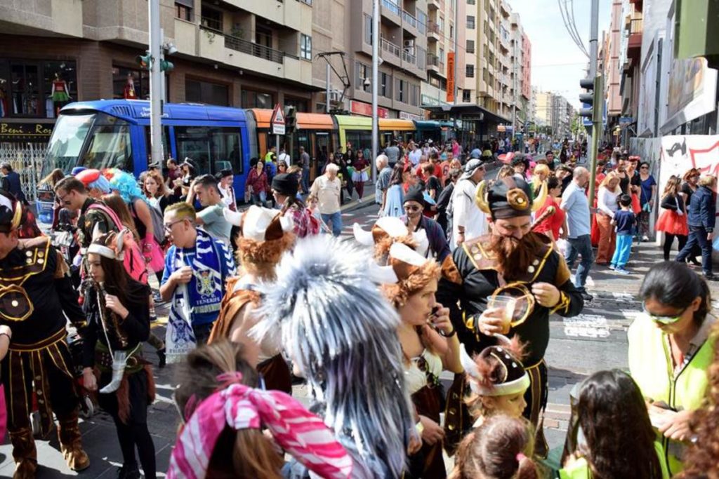 Guía definitiva del Tranvía para el Carnaval: paradas cerradas y todos los horarios especiales