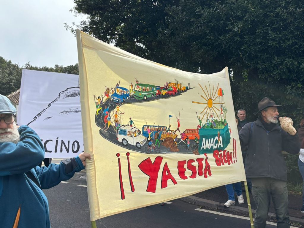 Anaga se manifiesta contra la masificación de coches: "Solo por ser Reserva de la Biosfera no debería haber tanto coche"