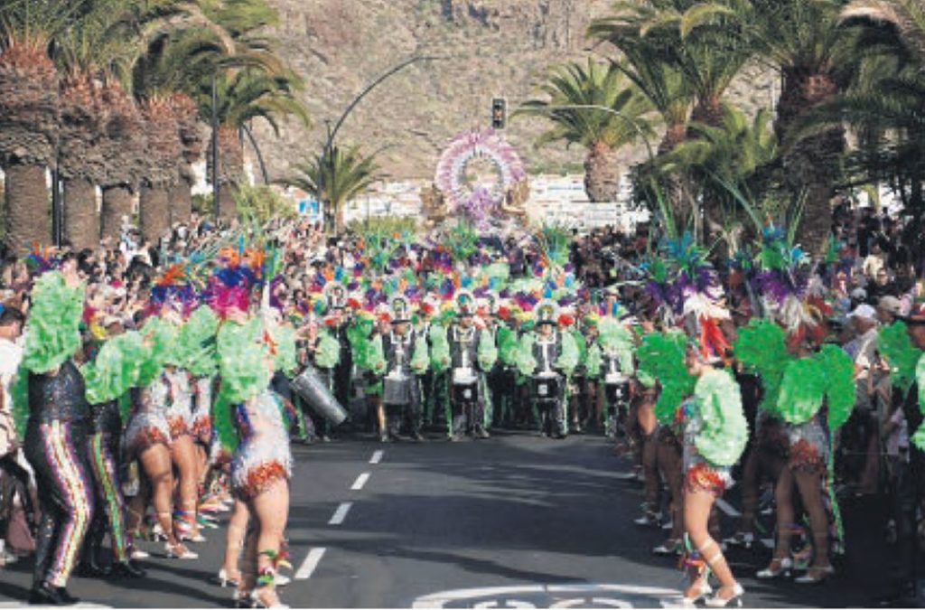 El Carnaval de Los Cristianos baja el telón con brillo propio y mirada al espacio