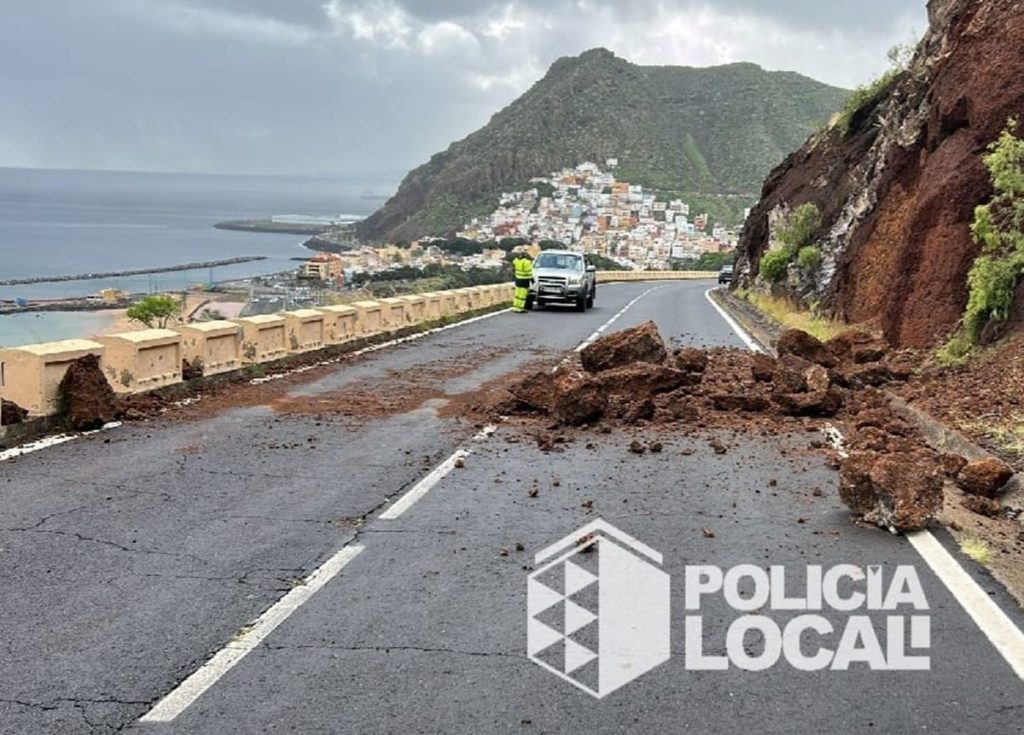 La borrasca Regina provoca desprendimientos en una carretera de Tenerife