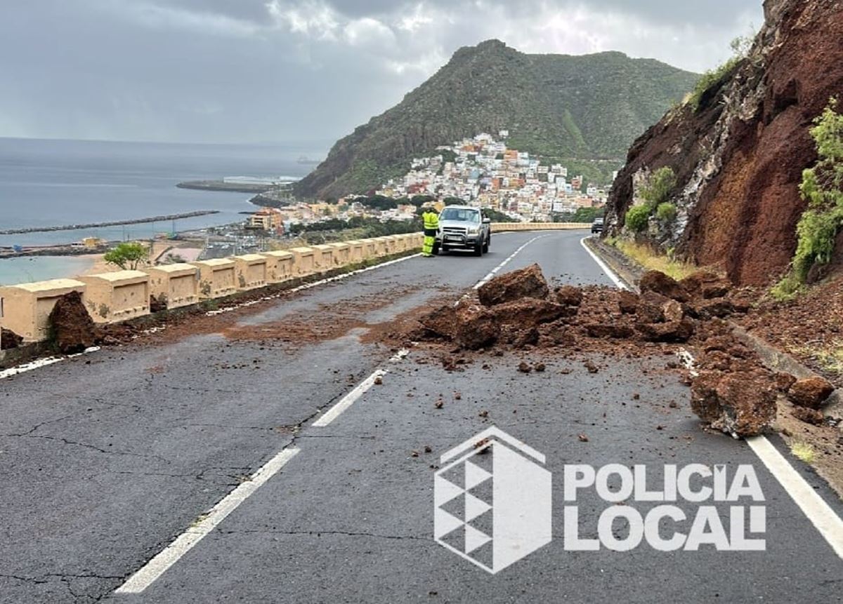 La borrasca Regina provoca desprendimientos en una carretera de Tenerife