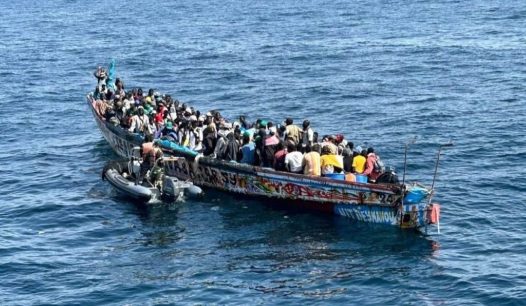 Hallan el cadáver de un recién nacido en una embarcación con 140 migrantes