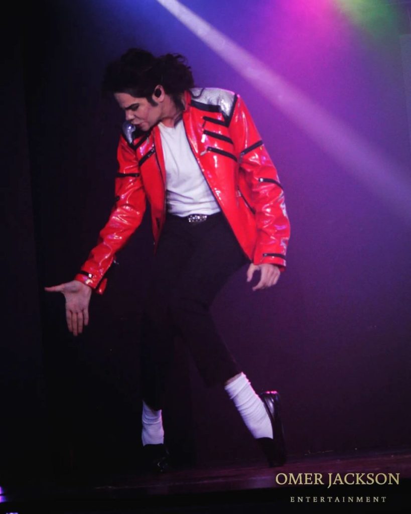 Omer Jackson rinde tributo al Rey del Pop