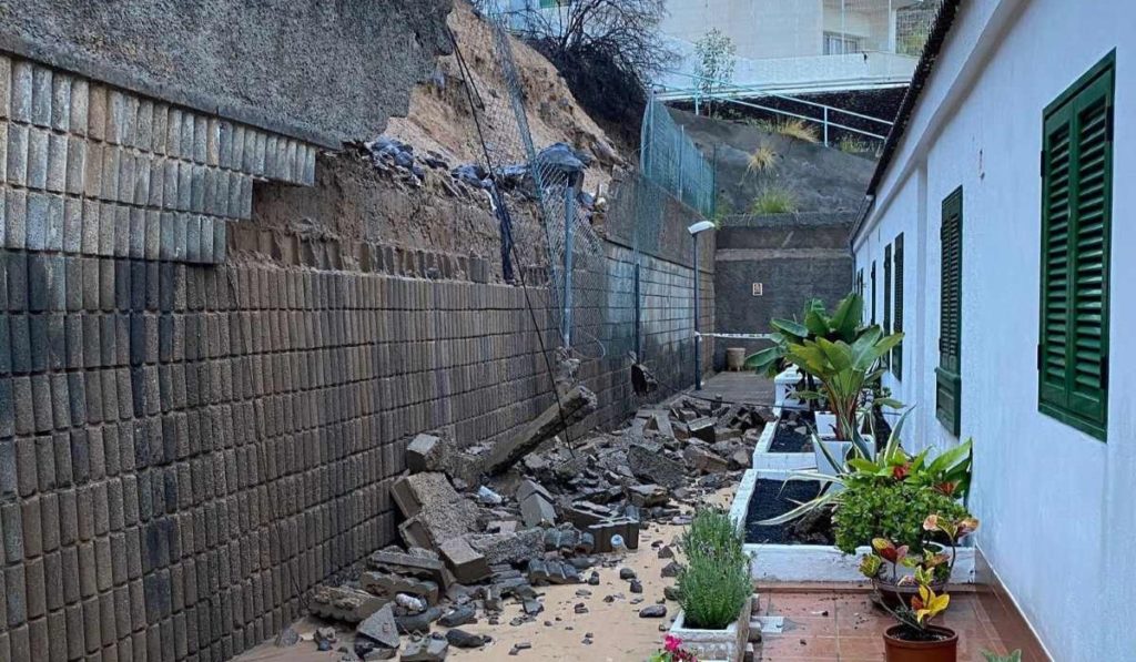 Los vecinos de Los Arcos tendrán que pagar la reparación del muro que linda con la TF-655