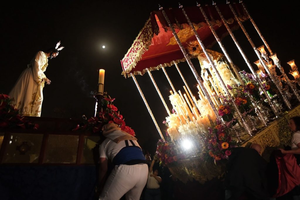 La Cuesta celebra con emoción y devoción su procesión del Encuentro