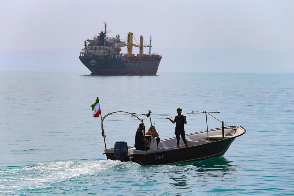 El precio del petróleo se dispara un 8% tras el ataque de EE.UU. e Israel a Irán: alerta mundial por el suministro