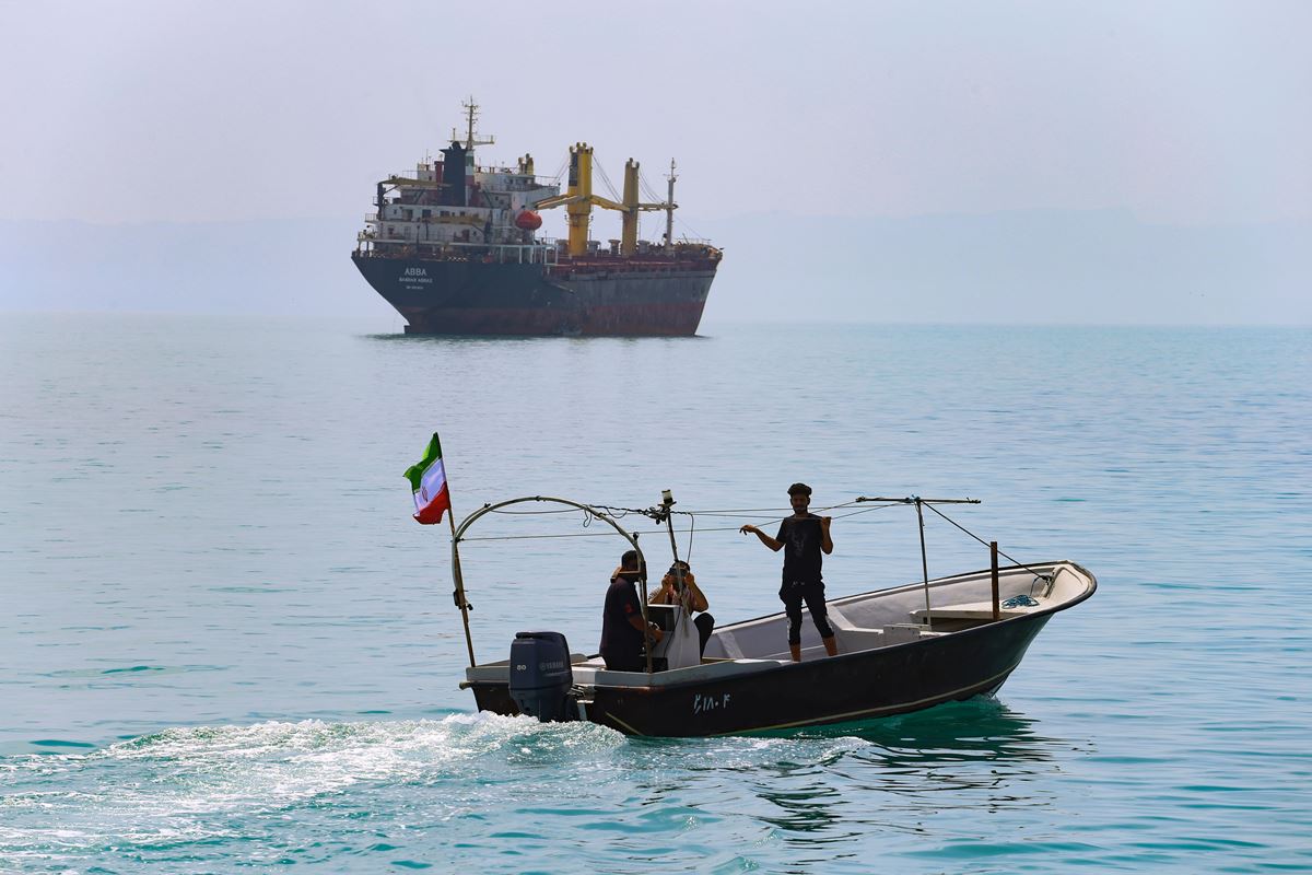 El precio del petróleo se dispara un 8% tras el ataque de EE.UU. e Israel a Irán: alerta mundial por el suministro