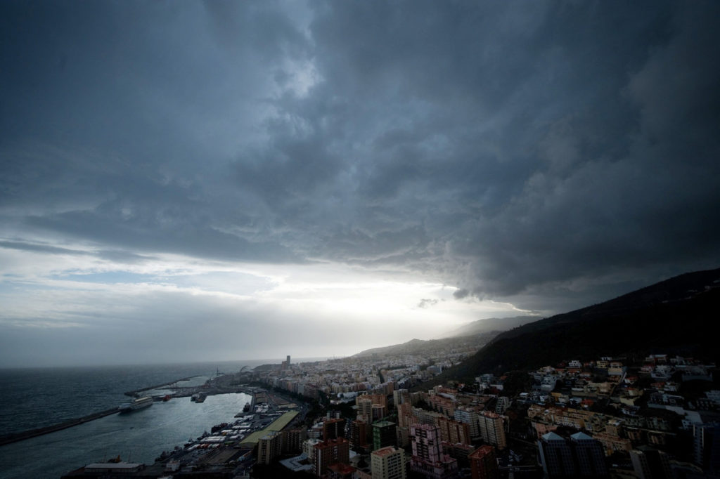 La Aemet activa avisos en Canarias: el mapa de las zonas en riesgo en las próximas horas