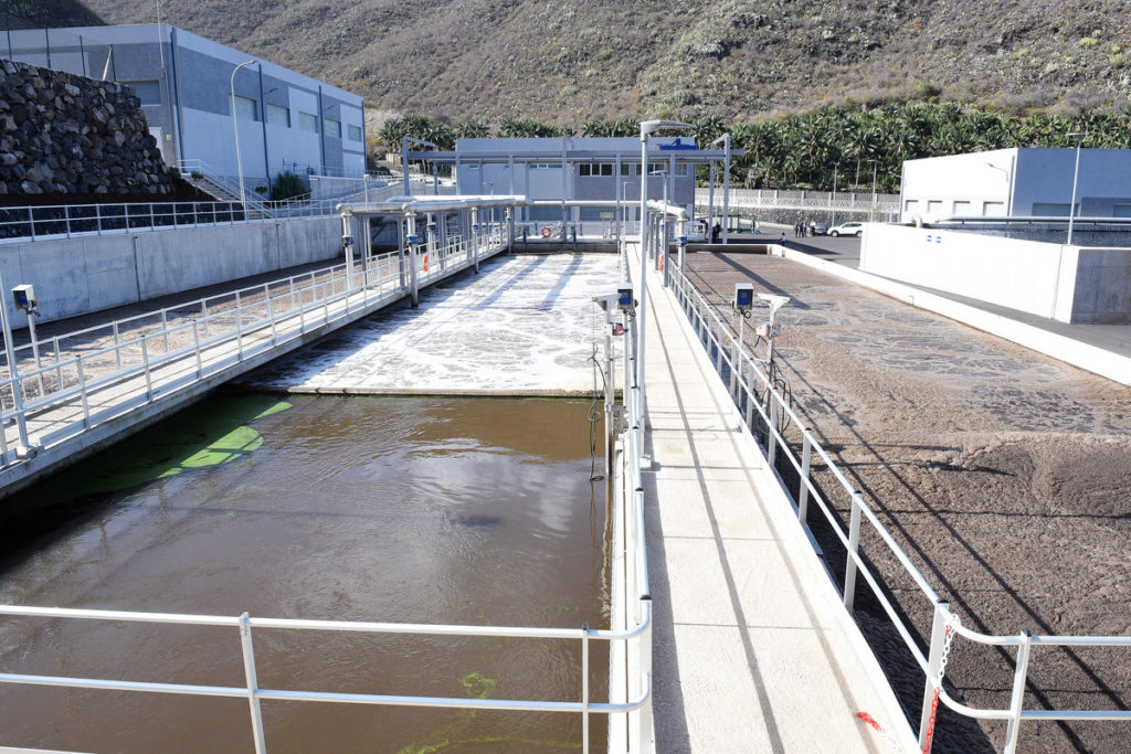 Depuradora y regeneradora de aguas residuales para uso agrícola del Noreste de Tenerife, ubicada en Valle Guerra (La Laguna).