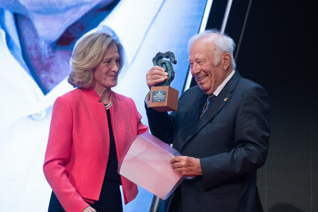 Wolfredo Wildpret, eminencia de la botánica en Canarias, recoge el premio de la Fundación Diario de Avisos en 2019. | DA