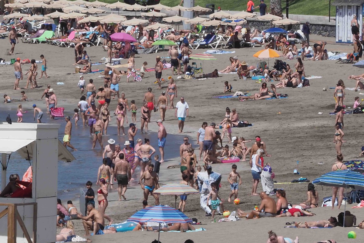 Canarias supera a Brasil en turistas: las Islas reciben más viajeros internacionales que todo el gigante sudamericano