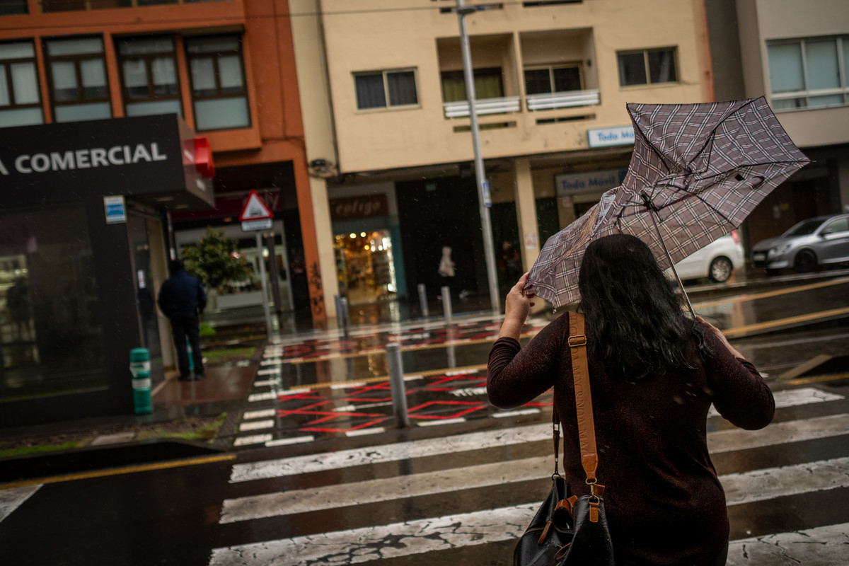 Giro radical de la borrasca Therese: Tenerife en alerta naranja por lluvias torrenciales esta tarde