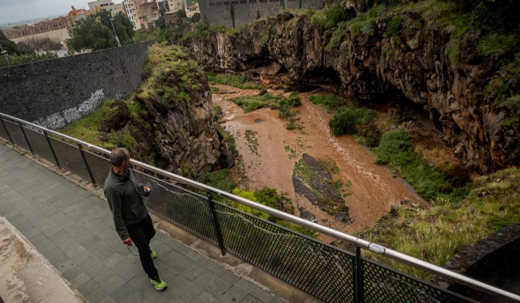 La borrasca Therese no da tregua a Canarias: núcleos intensos podrían dejar 120 litros de lluvia en las próximas horas