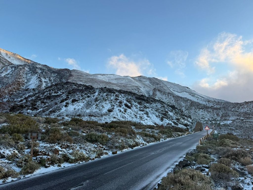 El Teide vuelve a abrir sus puertas: así están las carreteras tras el cierre por hielo