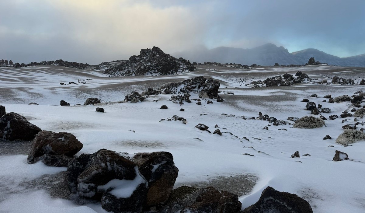 Rosa Dávila confirma que el Teide seguirá cerrado si sigue nevando: “Hay bastante nieve”