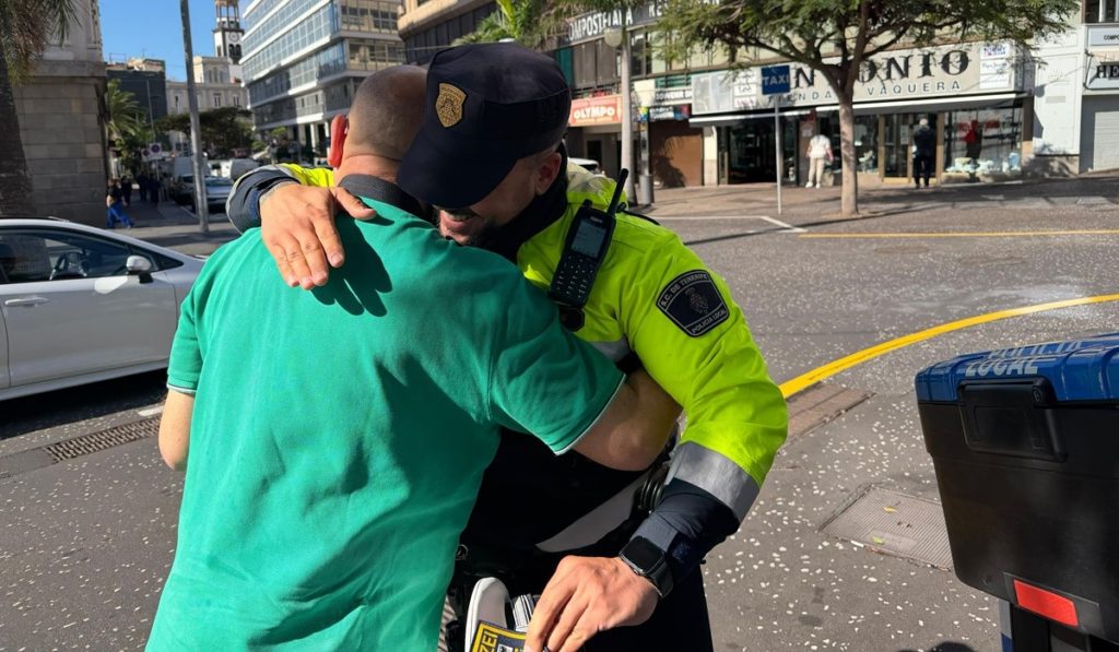 El inesperado gesto de un policía alemán nada más bajar de un crucero en Tenerife