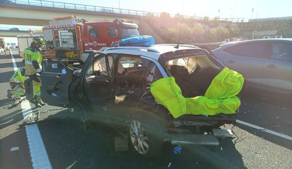 Accidente múltiple en la TF-1: una mujer atrapada y tres heridas