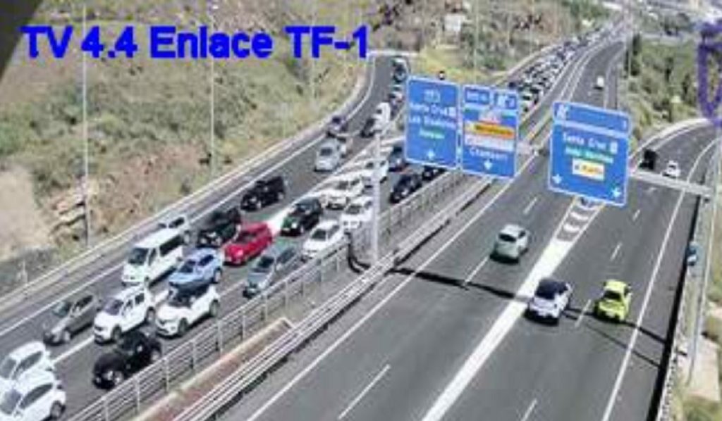 Un accidente en la TF-1 retiene el tráfico desde Santa Cruz