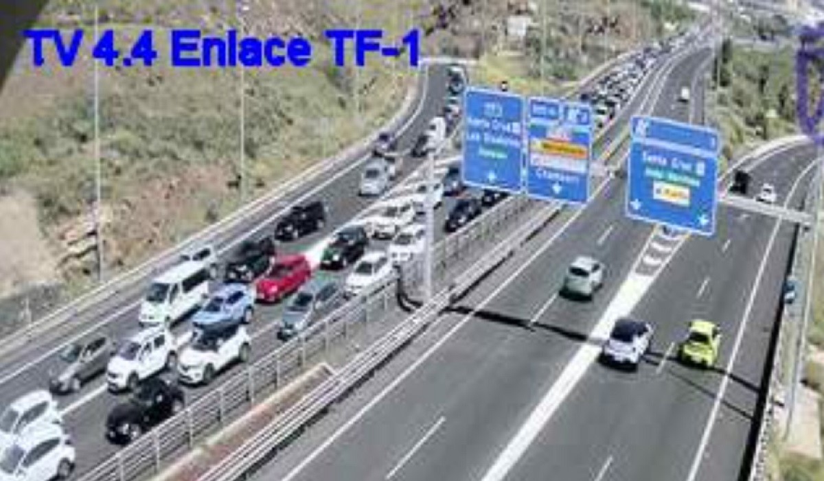Un accidente en la TF-1 retiene el tráfico desde Santa Cruz