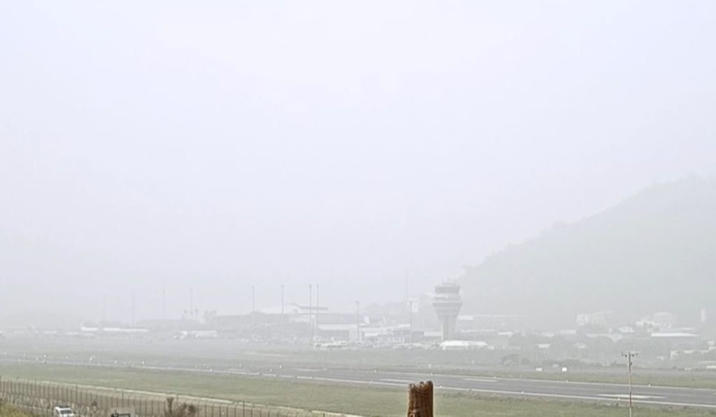 La calima asfixia a los aeropuertos de Canarias: aumenta el número de vuelos afectados