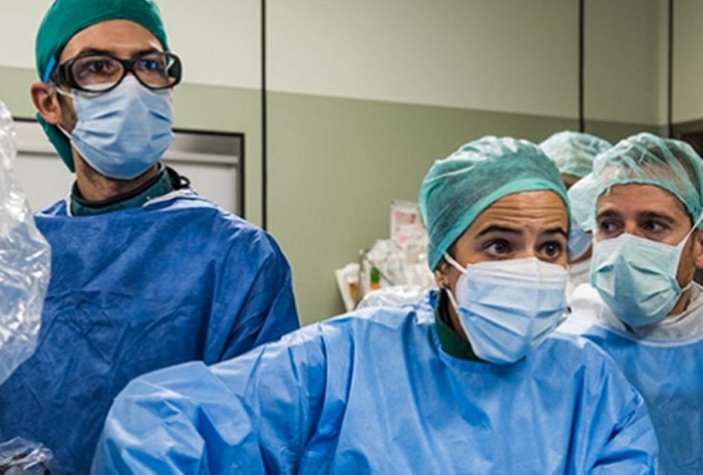 Operar a 3.000 kilómetros de distancia: el hito médico entre Barcelona y Gran Canaria que parece el futuro