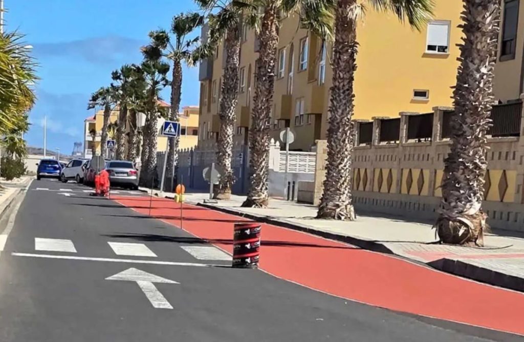 Carril bici en el núcleo de El Médano.