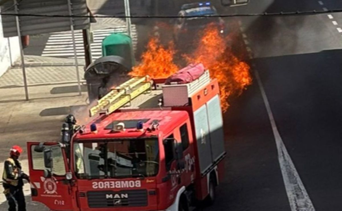 Queman contenedores en Santa Cruz mientras la Policía Local atendía las emergencias de la borrasca Therese