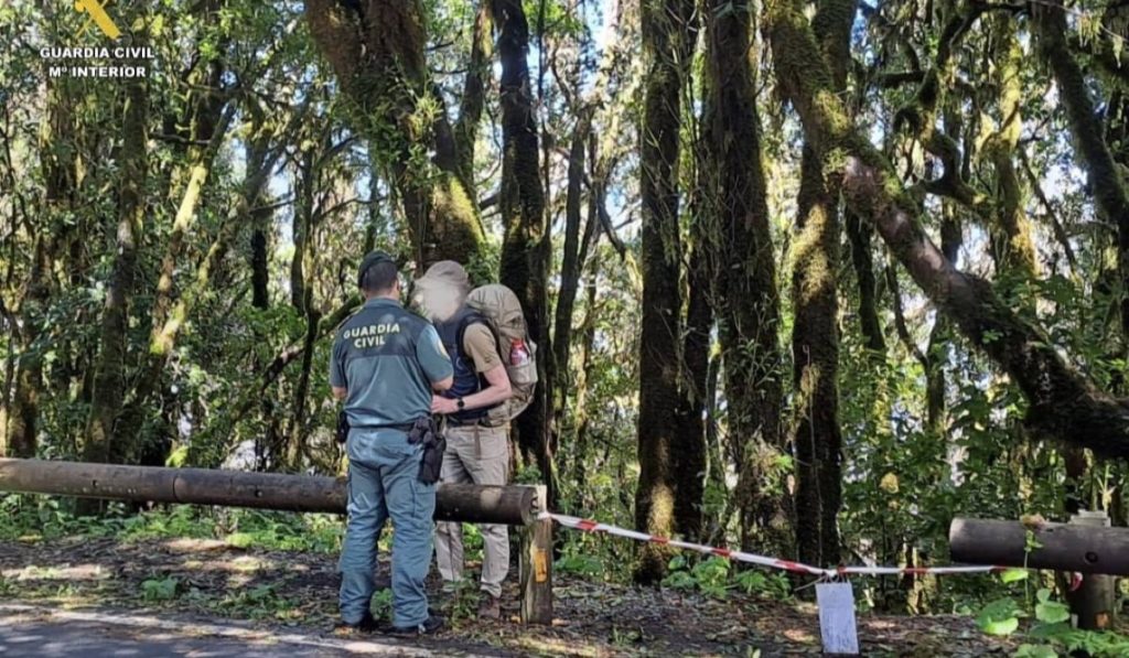 La Guardia Civil sanciona a 19 turistas y un guía en Canarias por saltarse el cierre de un área recreativa en plena borrasca Therese