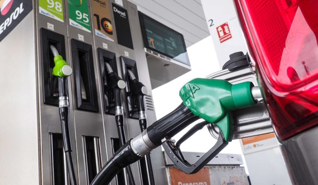 Llenar el depósito de gasoil cuesta 12 más que en enero: ¿Cuánto pagamos de media?