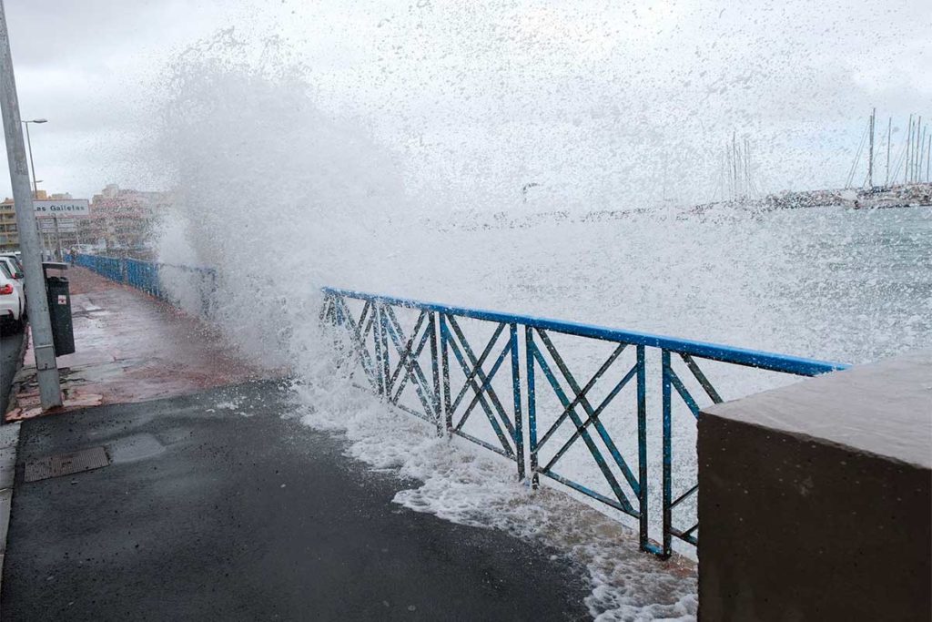 Canarias activa la alerta por inundaciones y desprendimientos