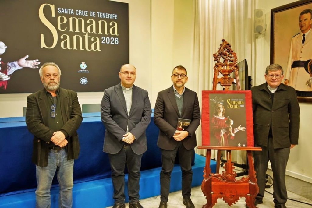 El alcalde, junto a las autoridades eclesiásticas. | DA