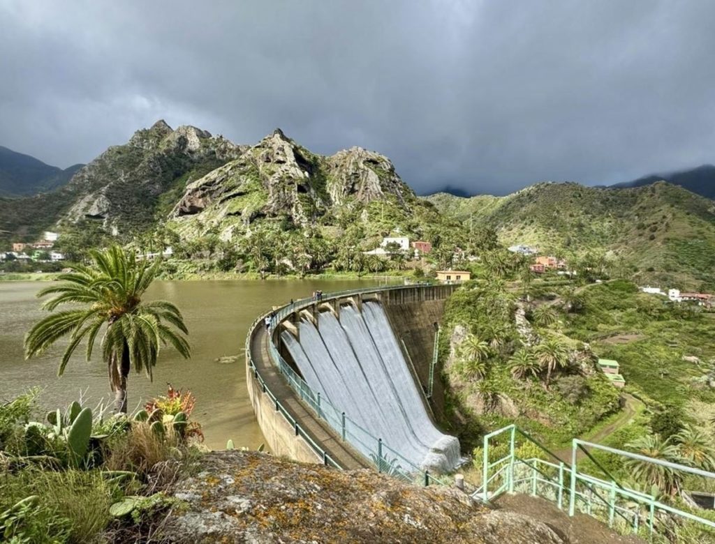 Vallehermoso ordena el caos: así se entrará y saldrá ahora de la presa de La Encantadora