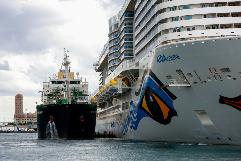 Suministro de GNL a crucero en el puerto de Tenerife