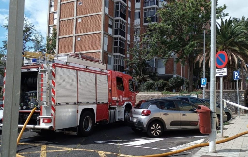 Siete afectados en el incendio de un edificio en Santa Cruz de Tenerife