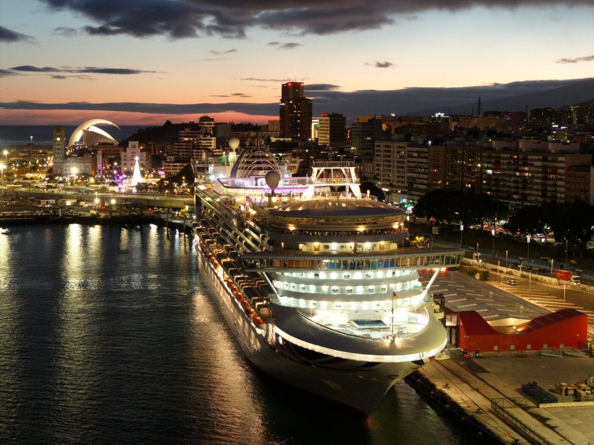 El gigante 'Carnival Glory' elige Santa Cruz