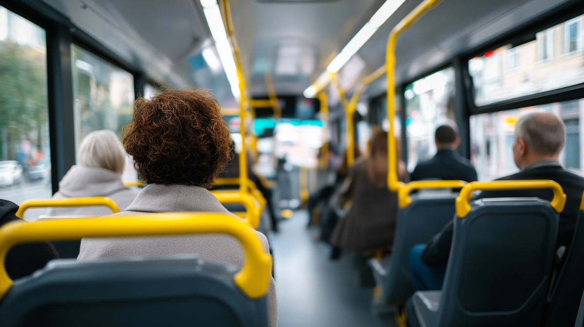 La declararon “no apta” para conducir guaguas en Canarias por medir 1,50 metros: deberán indemnizarla con 10.000 euros