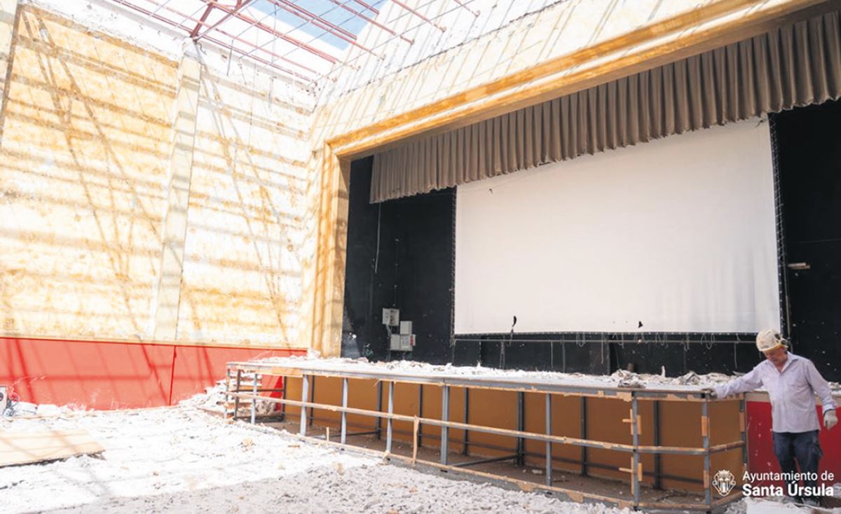 Adiós a un símbolo: Santa Úrsula derriba su antiguo cine para dar paso a una infraestructura histórica