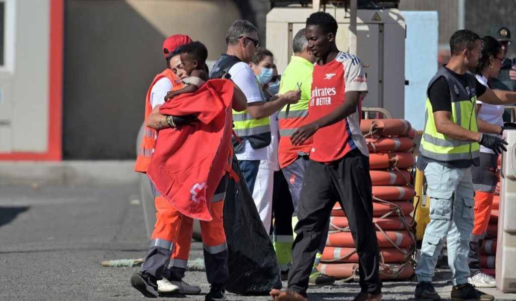Canarias pide agilizar la prórroga para seguir reubicando menores migrantes ante el plantón del PP