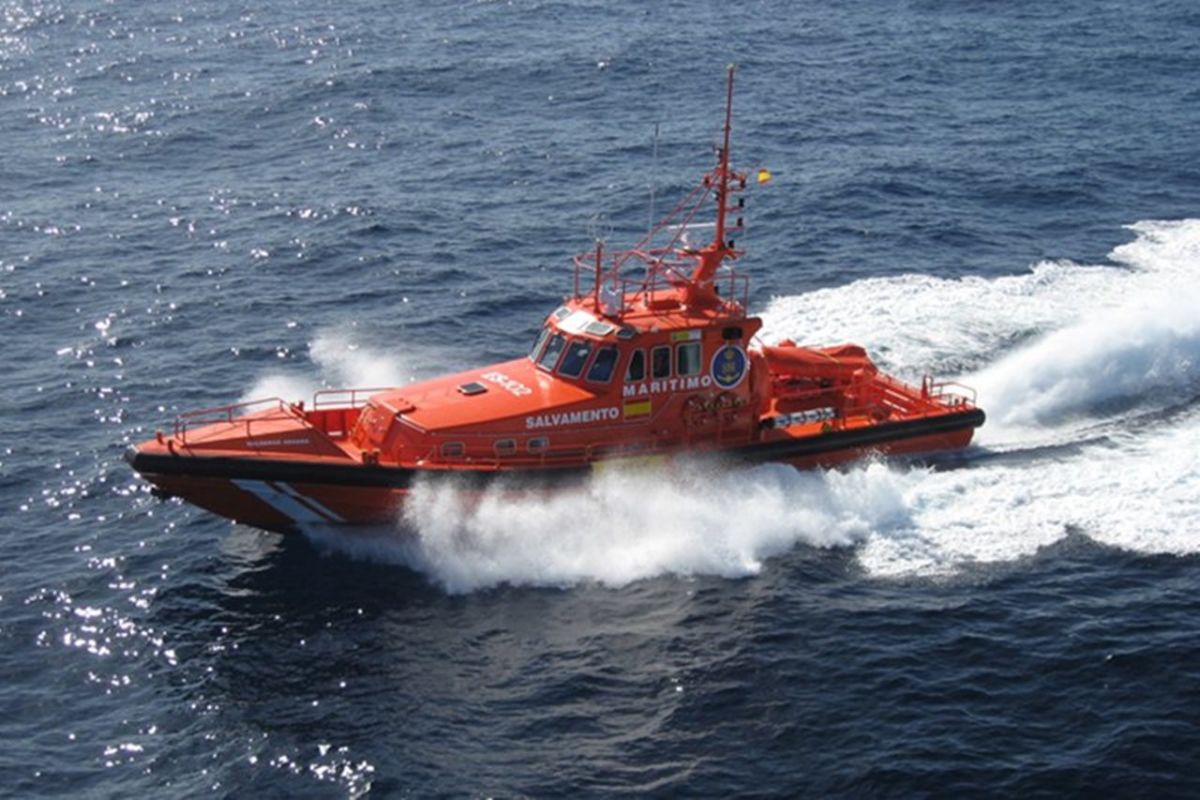 Embarcación de Salvamento Marítimo en aguas de Tenerife, donde este lunes fue recuperado un cadáver