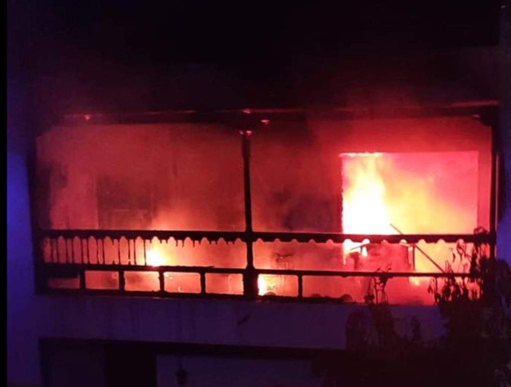 Todo lo que se sabe hasta el momento del incendio en Tenerife: una mujer fallecida y tres personas luchando por su vida