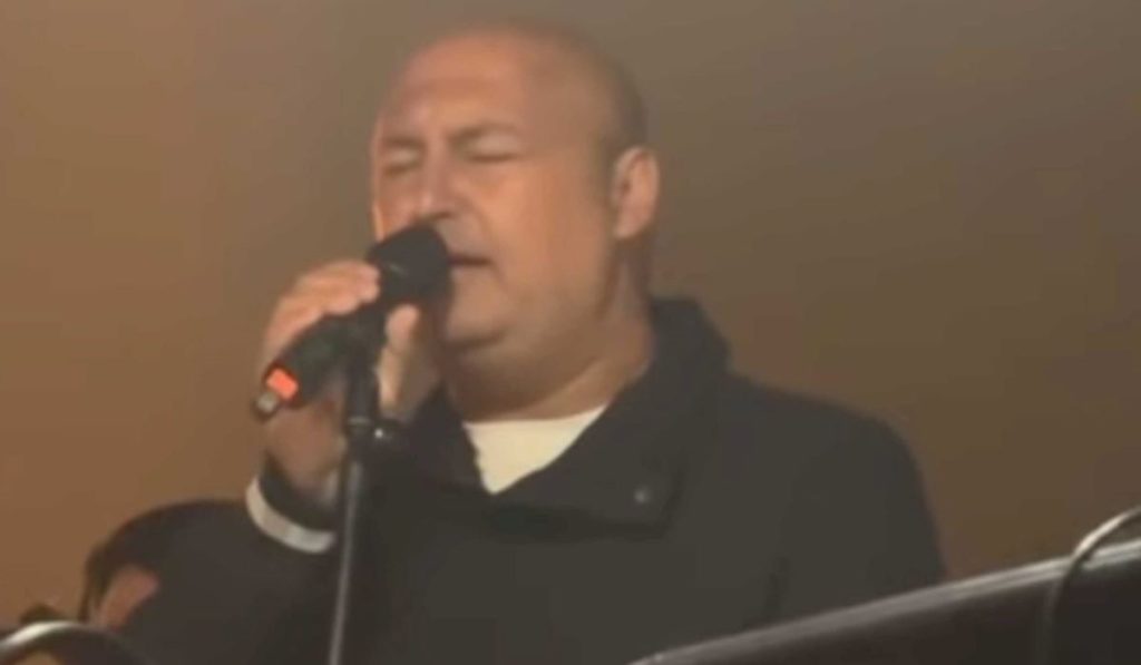 El alcalde de Granadilla canta (y bien) en ‘La Pasión’ un tema de ‘Jesucristo Superstar’. DA