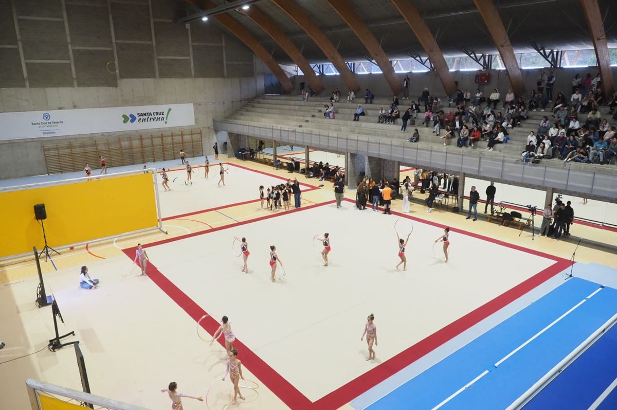 El pabellón Ana Bautista vuelve a abrir sus puertas: mejores luces, suelo y eficiencia