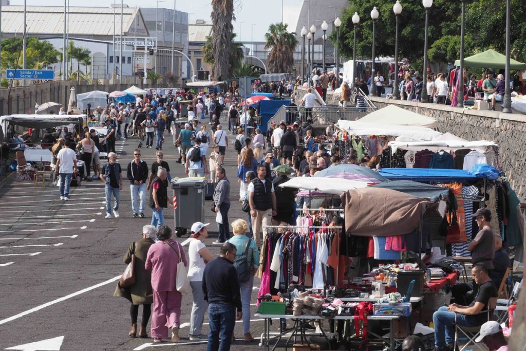 Los puestos del Rastro de Santa Cruz de Tenerife ubicados en las avenidas Marítima y de la Constitución rotarán desde mayo