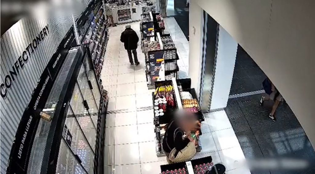 El insólito truco de la banda del tabaco para saquear las tiendas del Aeropuerto Tenerife Sur
