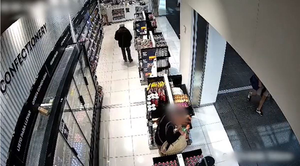El insólito truco de la banda del tabaco para saquear las tiendas del Aeropuerto Tenerife Sur