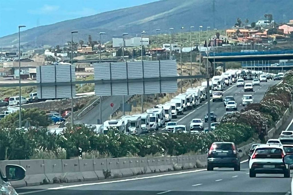 Más de 500 autocaravanas toman la TF-1 en protesta por las prohibiciones