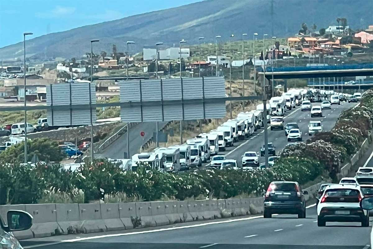 Más de 500 autocaravanas toman la TF-1 en protesta por las prohibiciones