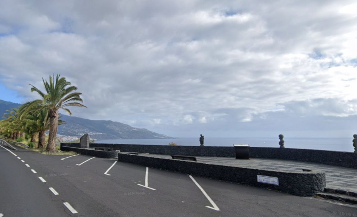 Un hombre de 38 años ha resultado herido este jueves en La Palma tras precipitarse con su vehículo en el mirador Risco Alto