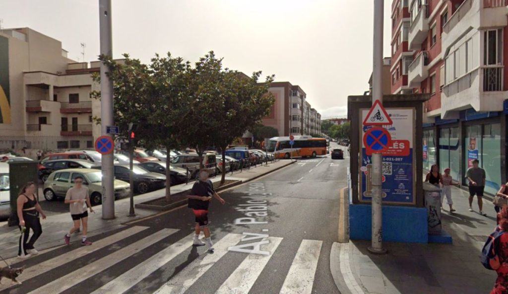 Sufre una parada cardíaca mientras conduce un camión en La Laguna: se encuentra en estado crítico
