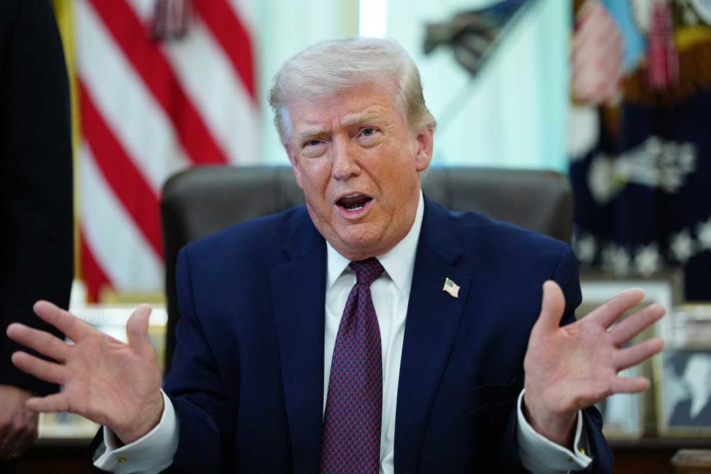 Trump amenaza de nuevo a Irán: "Abrid el puto estrecho, locos cabrones"